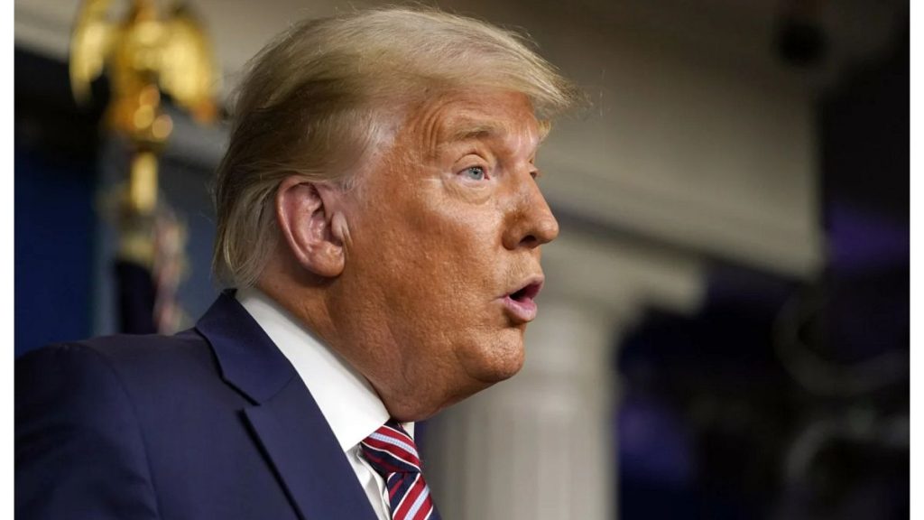 ترامب يلوّح بإعلان ‘ضخم جدًا’ قبيل زيارته للرياض.. هل اقترب تطبيع السعودية وإسرائيل؟