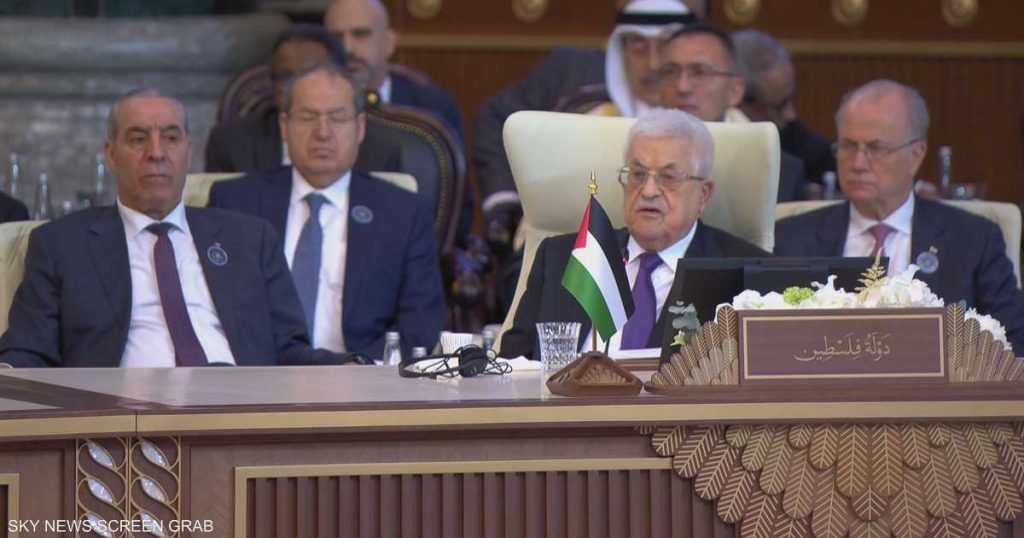 عباس في قمة بغداد: ندعو إلى إلزام حماس بتسليم السلاح للسلطة