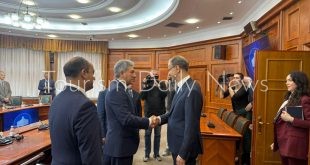 شريف فتحي يبحث مع رئيس وزراء صربيا توسيع نطاق زيارة السياح داخل مصر