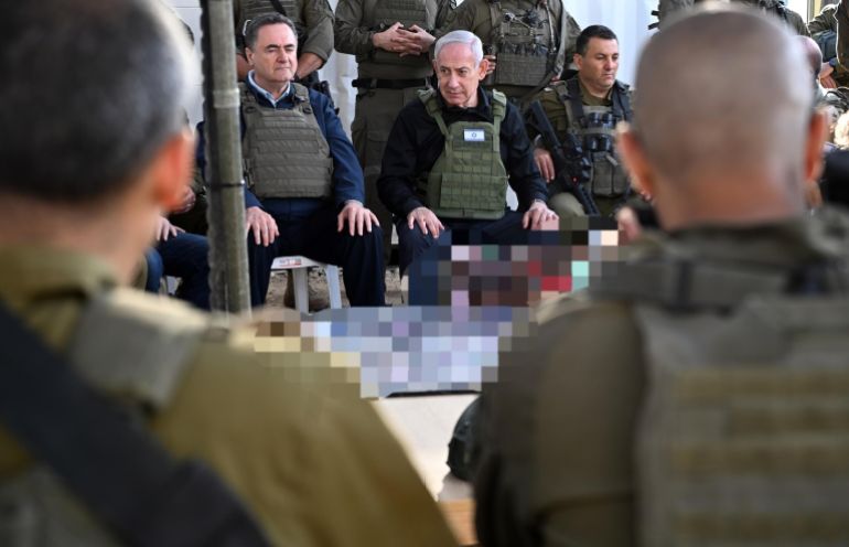 نتنياهو ووزير الدفاع يسرائيل كاتس بإحاطة حول سير تقدم العلميات العسكرية بغزة بعد استئناف الحرب على القطاع. المصدر: مكتب الصحافي الحكومي الإسرائيلي، عممها للاستعمال الحر لوسائل الإعلام