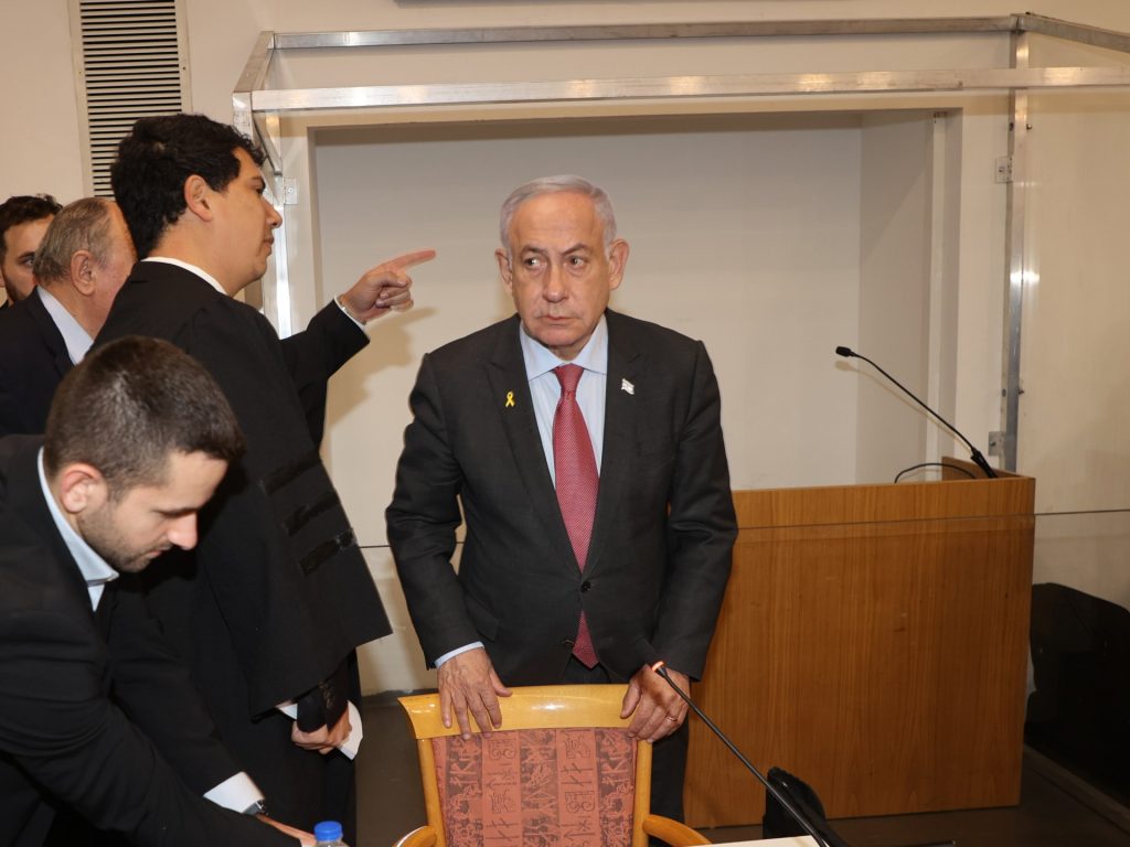 الاستجواب المضاد.. نتنياهو يواجه السجن أو العزل أو التعذر