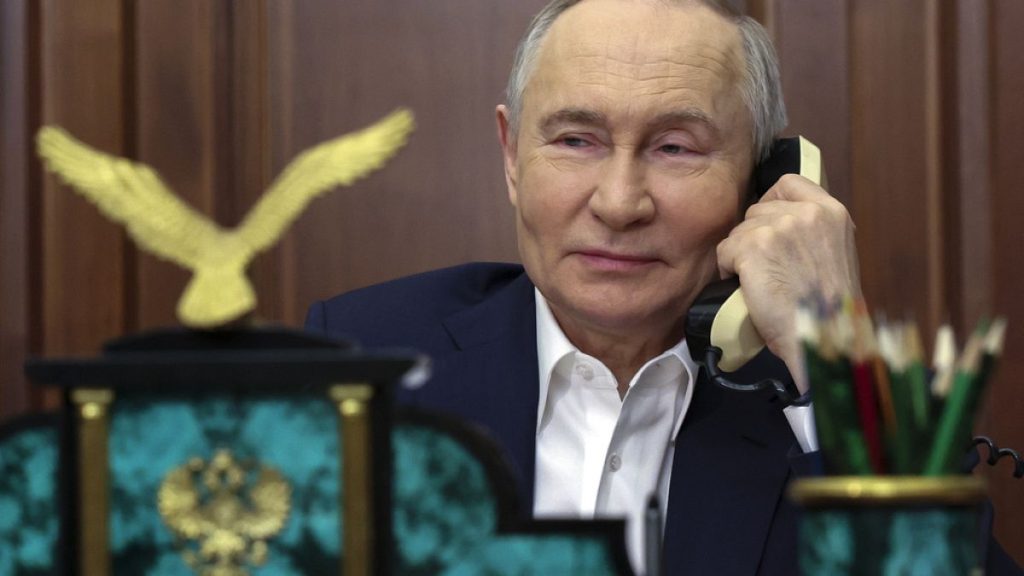 بوتين يوقّع قانونًا لإنشاء تطبيق مراسلة بديل عن واتساب وتيليغرام.. تعرّف على مميزاته