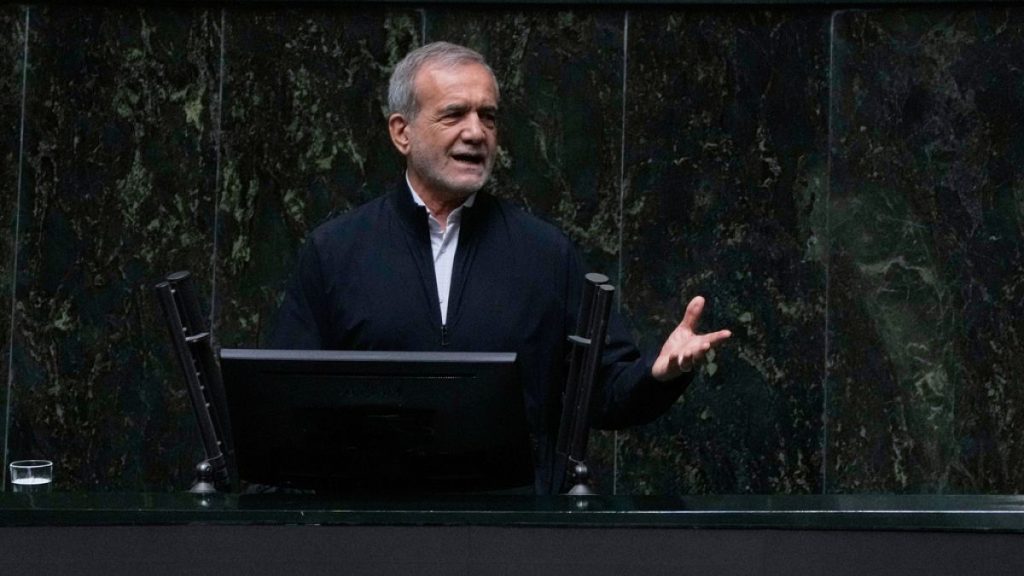 إيران تدافع عن “حقها المشروع” في الرد على الضربات وتصف نوايا غروسي بالـ”الخبيثة”