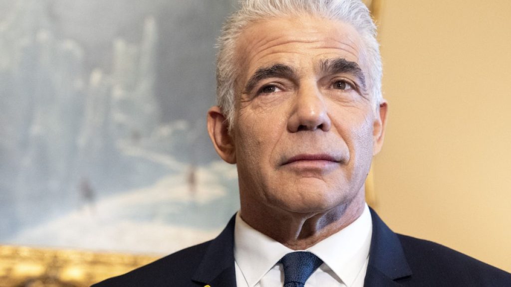 “لحسن الحظ لم يكونوا هنا”.. هكذا علق لابيد بعد إصابة صاروخ إيراني لغرفة حفيدته