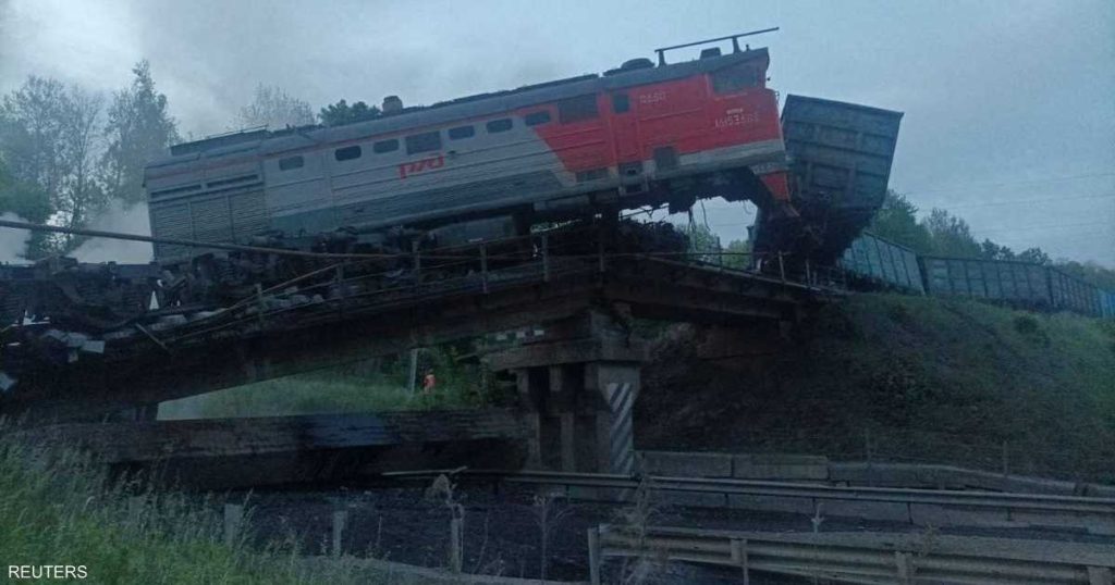 انهيار جسرين بمنطقتين روسيتين متاخمتين لأوكرانيا