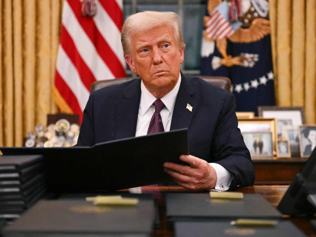 ترامب “يكافئ” داعميه بالعفو الرئاسي