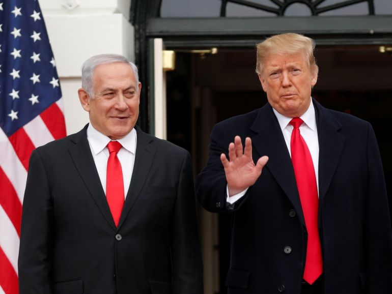 U.S. President Donald Trump gestures to gathered news media as he welcomes Israel Prime Minister Benjamin Netanyahu at the White House in Washington, U.S., March 25, 2019. REUTERS/Carlos Barria