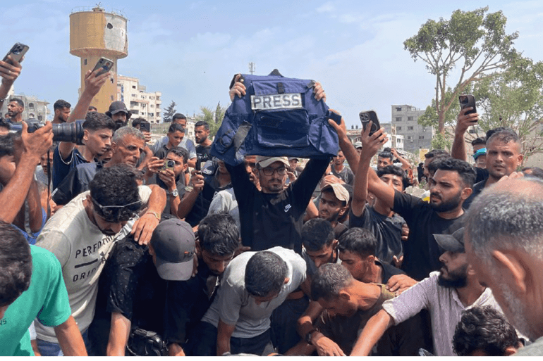 مشاهد من وداع صحفيي الجزيرة تقرير: محمد أبو قمر المصدر: الجزيرة نت