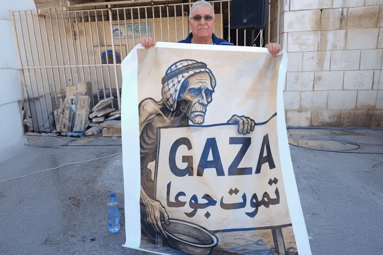 حسن الرحيمي مشارك في اعتصام هيئة العمل الوطني الفلسطيني في البقاع دعما لغزة الصورة خاصة بالجزيرة (1)