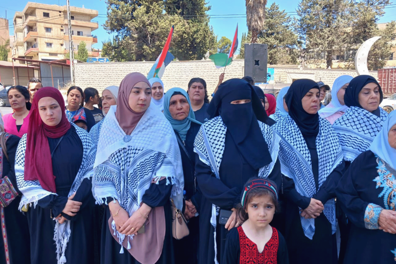 مشاركات باعتصام دعما لغزة والقطاع أمام مجد ثعلبايا في الباع خاص الجزيرة نت