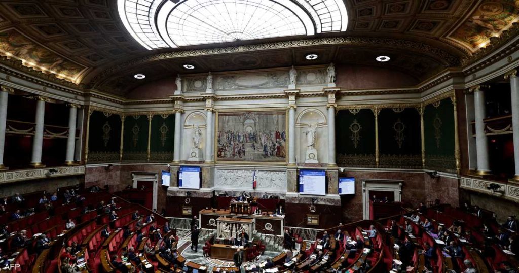 فرنسا تفقد بوصلة النمو.. الانقسام السياسي يعمّق العجز المالي
