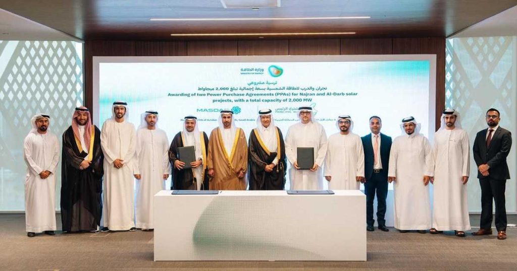 “مصدر” تفوز بتطوير محطتين للطاقة الشمسية في السعودية