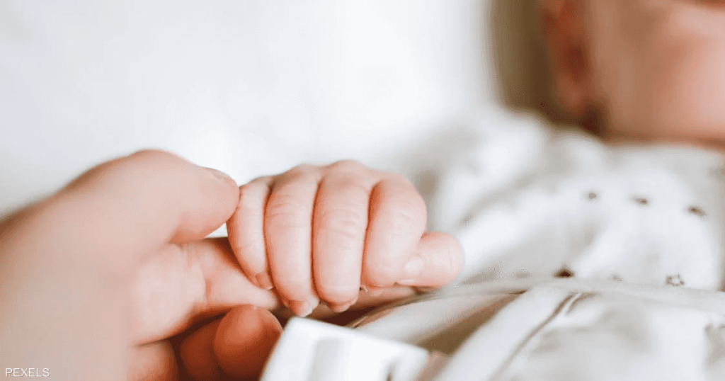 الرجل أم المرأة.. من المسؤول عن حمل التوائم؟