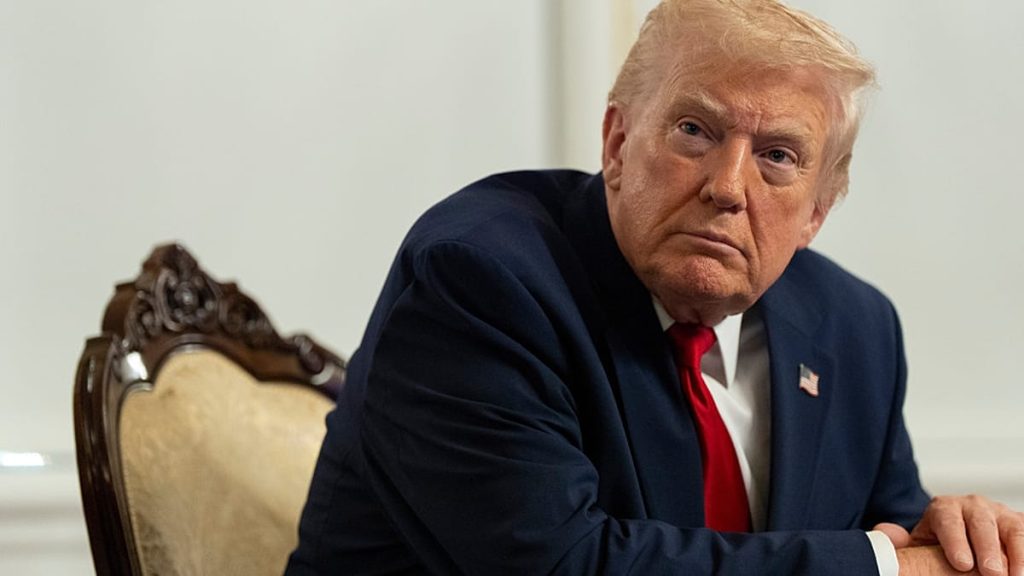 بعد هجوم واشنطن: إدارة ترامب تجمّد قرارات منح اللجوء وتراجع إقامات مهاجرين من 19 دولة