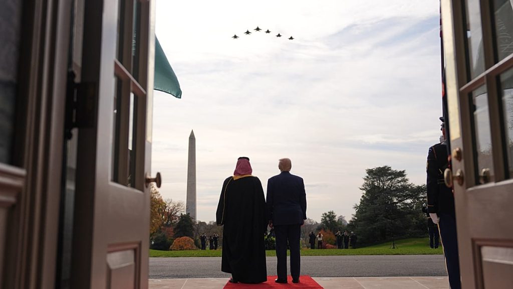 ترامب يصنّف السعودية “حليفًا رئيسيًا” من خارج الناتو.. وهذه خريطة الصفقات الموقّعة