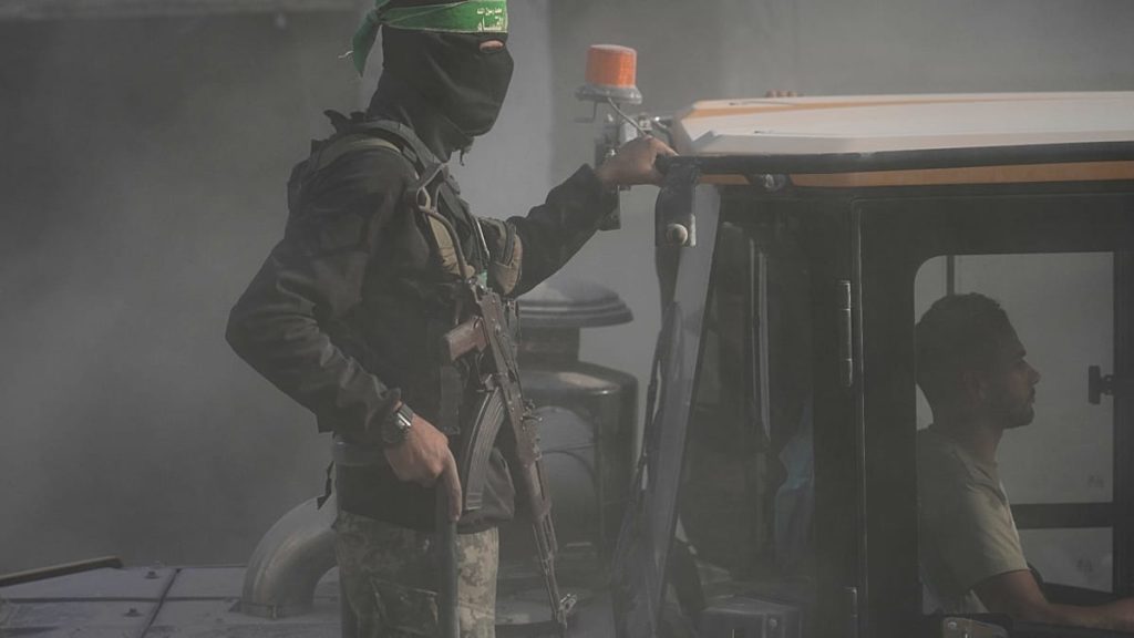 مباشر – ترامب يعلن قرب نشر قوة دولية في غزة.. والقطاع يتحول الى”مقبرة مفتوحة”