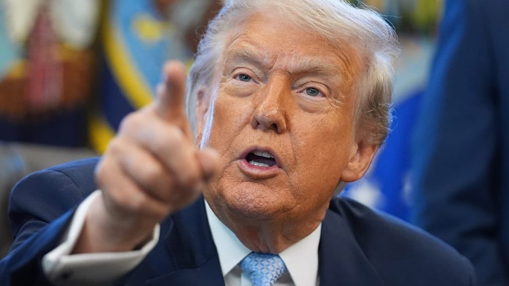 ترامب ومادورو يفتحان باب الحوار.. والرئيس الأميركي يلوّح بضربات في المكسيك وكولومبيا