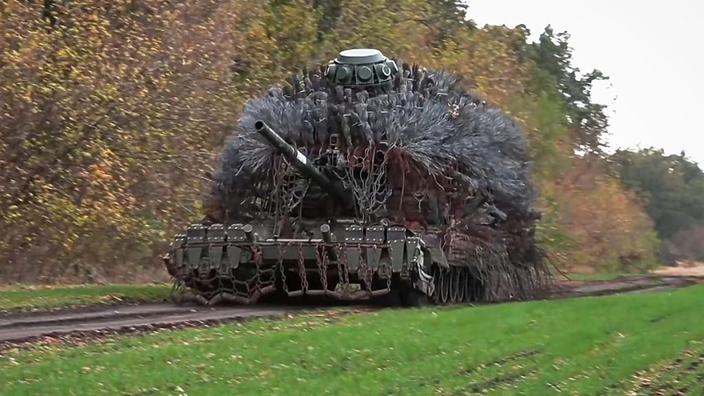 القوات الأوكرانية تنقذ جملاً روسياً من جبهة القتال.. لماذا تلجأ موسكو إلى الحيوانات في حربها؟