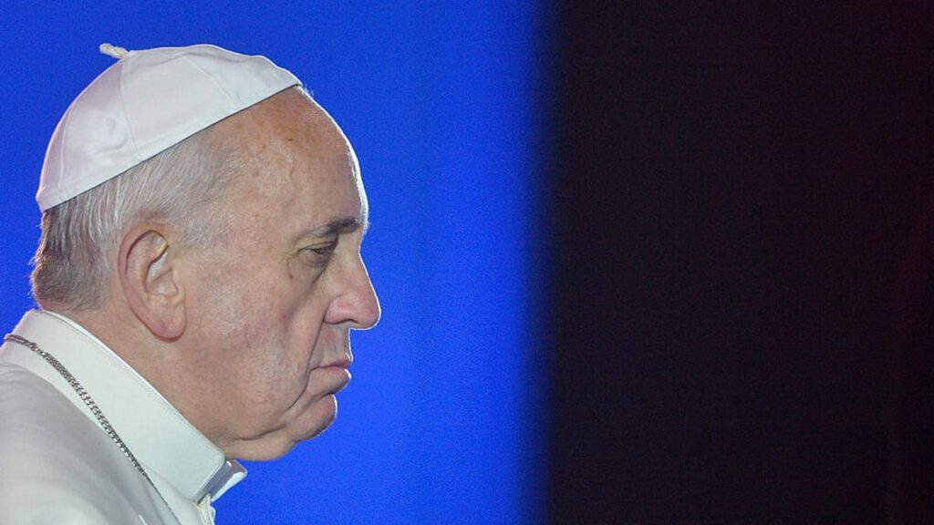 كاميرا “لايكا” للبابا فرنسيس تحقق سعرًا قياسيًا في مزاد فيينا الخيري