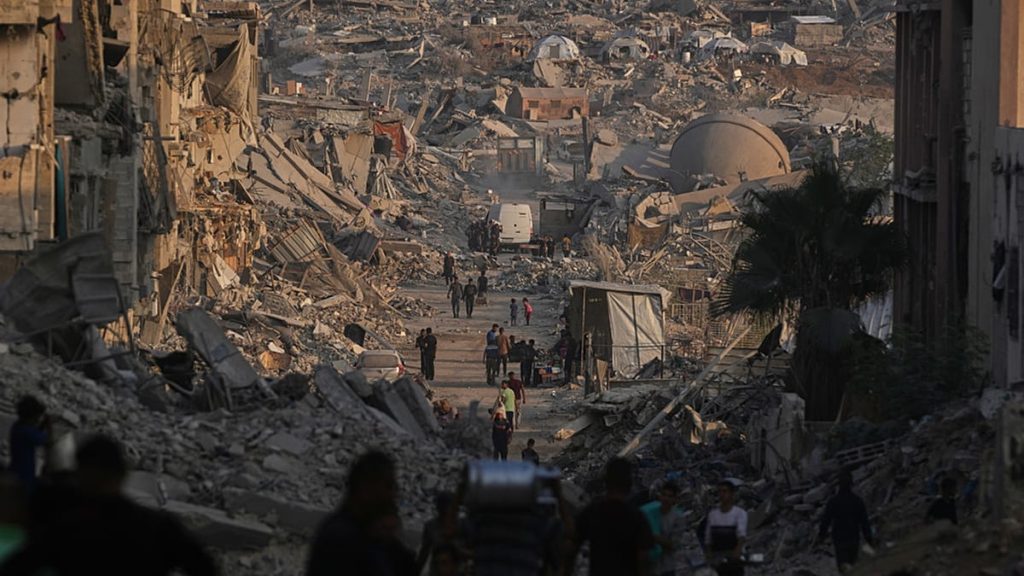 “المهمة الأصعب في تاريخ الحروب الحديثة”..تقرير لـ”الغارديان” يتناول عمليات انتشال الضحايا في غزة