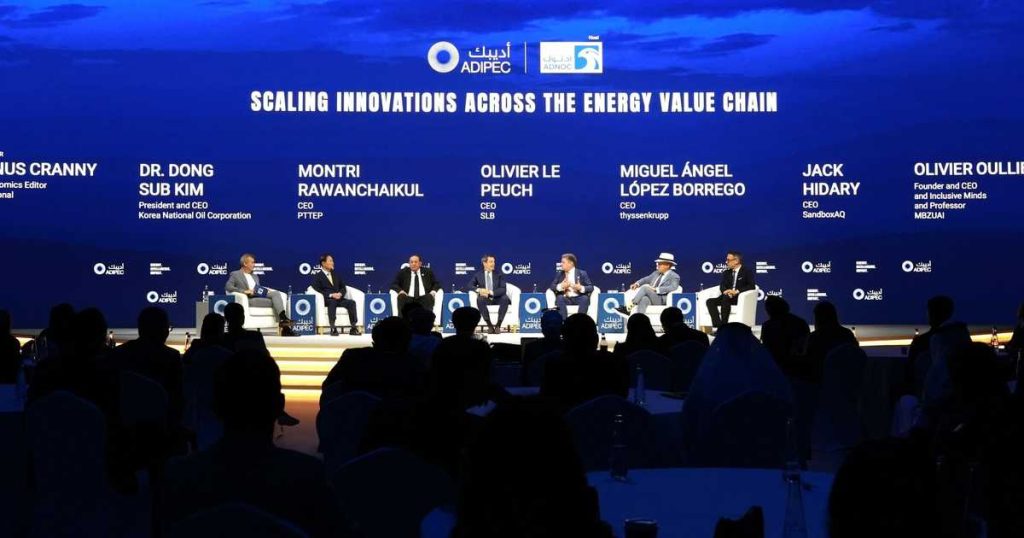 الذكاء الاصطناعي يتصدر نقاشات اليوم الثاني في “أديبك 2025”