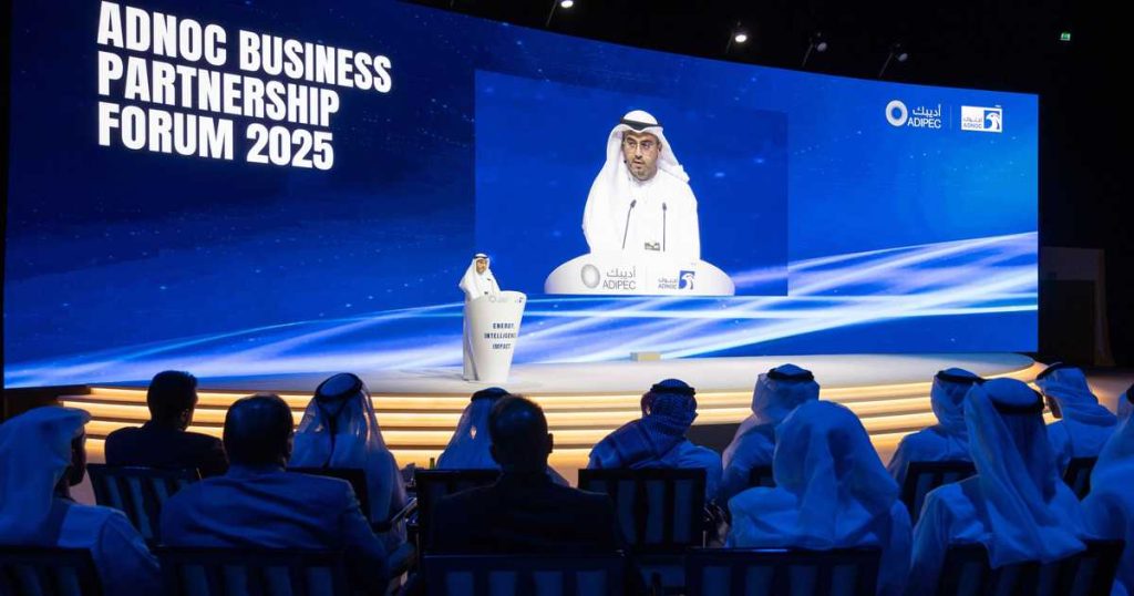 “أدنوك” ترسي عقوداً بـ14.7 مليار دولار في النصف الثاني 2025