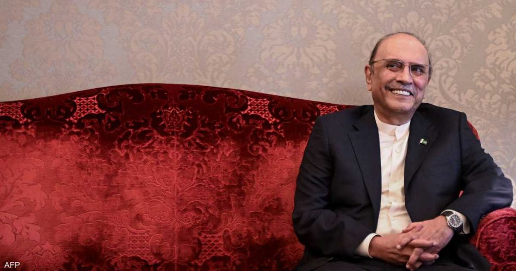 باكستان.. “حصانة مدى الحياة” للرئيس وقائد الجيش