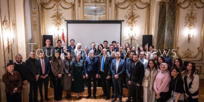 وزير السياحة والآثار يعقد لقاءً حوارياً مع شباب الجالية المصرية في لندن