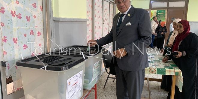 نقيب السياحيين يدلي بصوته في انتخابات مجلس النواب