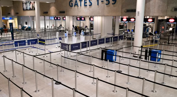 الإغلاق الحكومي في الولايات المتحدة يتسبب بإلغاء آلاف الرحلات الجوية