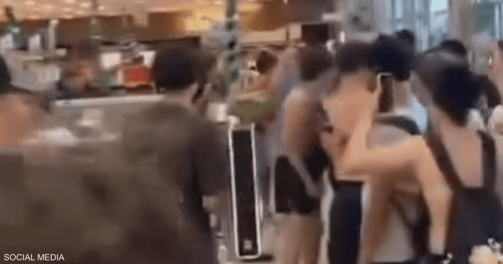 مراهقون بأستراليا يثيرون فوضى في متجر.. والشرطة تتدخل