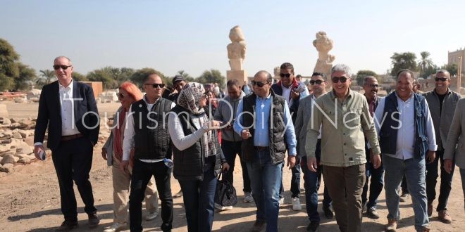 وزير السياحة يتفقد مشروعات الترميم بعدد من المواقع الأثرية بالأقصر