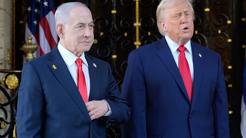 بعد لقائه نتنياهو في فلوريدا.. ترامب يتوعّد طهران ويهدّد حماس بـ”ثمن كبير”