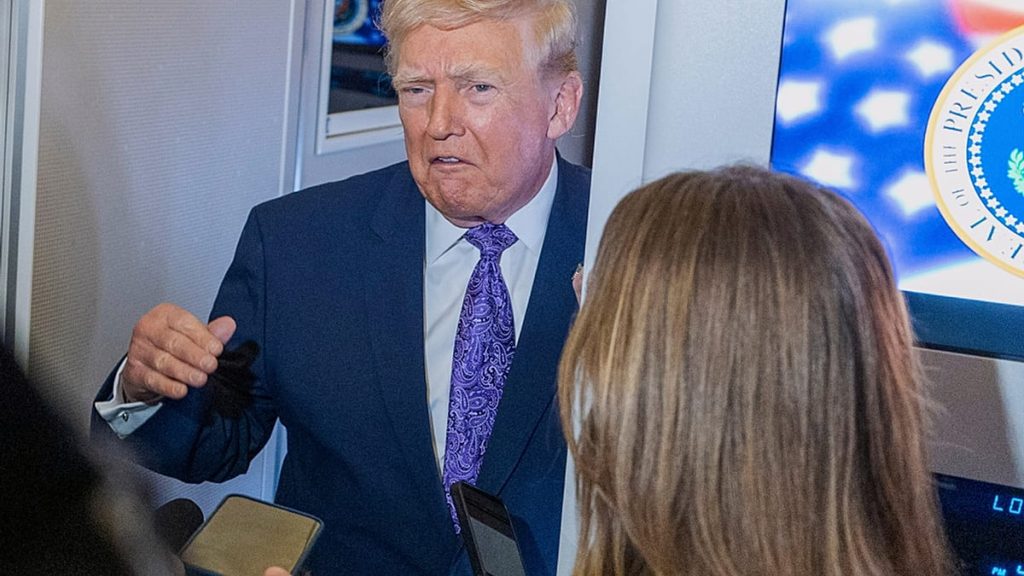 ترامب يتعهد بالتحقيق في ضربة استهدفت ناجين في الكاريبي: “لم أكن أتمنى ذلك”