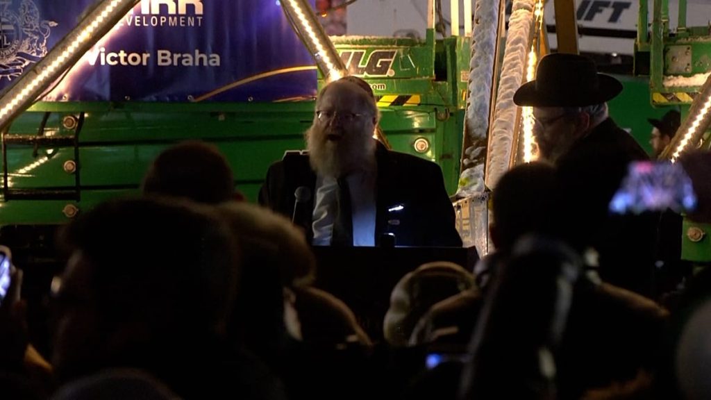 فيديو. تضامن خلال إضاءة شمعدان حانوكا في نيويورك بعد هجوم شاطئ بوندي