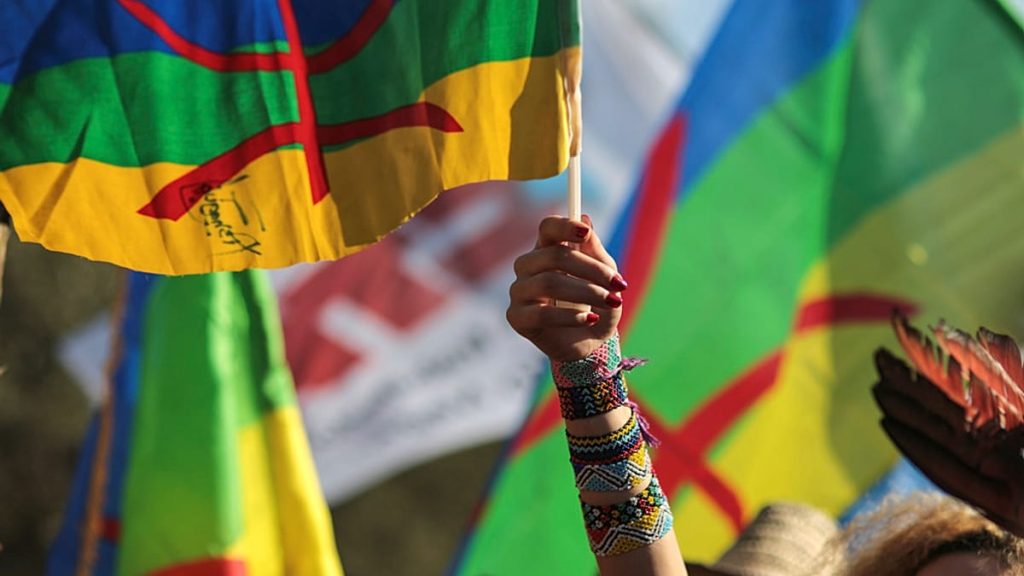 ماذا يعني إعلان استقلال منطقة القبائل عن الجزائر؟ هل يؤثر مشروع “الماك” على أمازيغ شمال إفريقيا؟