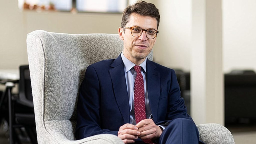 “الدوافع مجهولة”.. مقتل عالم نووي مؤيد لإسرائيل في منزله ببروكلين