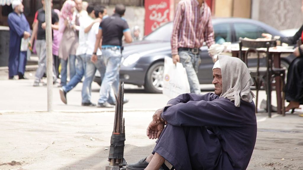 “عرضت أبناءها للبيع”.. فيديو من مصر يهزّ الرأي العام ويكشف قسوة اليأس