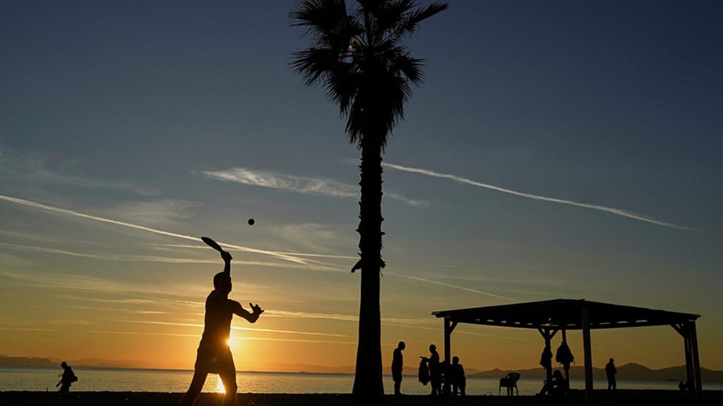 اليونان في صدارة أفضل 10 دول للعيش.. كيف جاءت القائمة؟