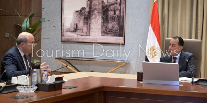 رئيس الوزراء يناقش خطة تعزيز الاستثمارات المحلية والأجنبية بقطاع الطيران