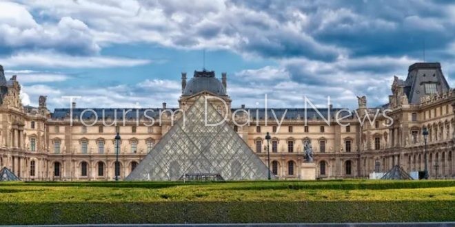 موظفو متحف اللوفر يواصلون الإضراب رغم مرور أيام على السرقة الصادمة