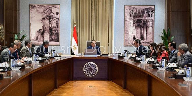 رئيس الوزراء يتابع الموقف التنفيذي لتطوير المناطق المحيطة بهضبة الأهرامات