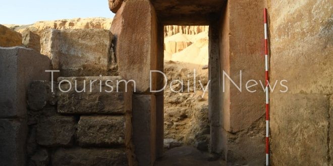 الكشف عن بقايا معبد الوادي للمجموعة الشمسية للملك “ني أوسر رع” بأبوصير