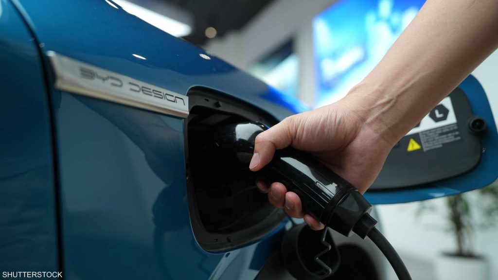 صناعة السيارات الكهربائية.. توقعات بتباطؤ الزخم