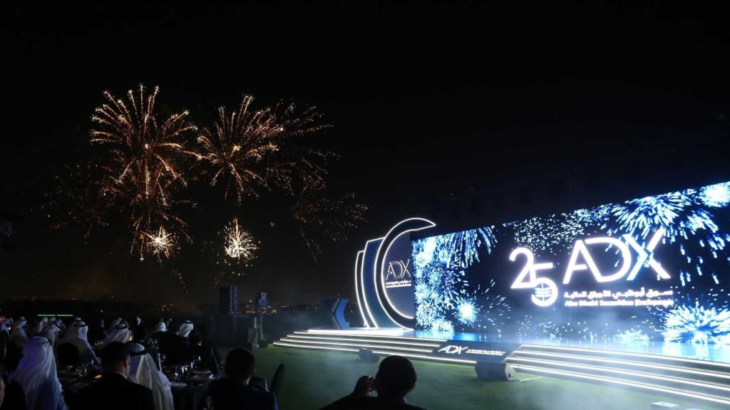 أبوظبي للأوراق المالية يعزز ريادته ويقود التحول في 2025