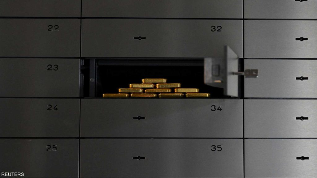 الذهب يتجه لأفضل مكاسب شهرية منذ 1980