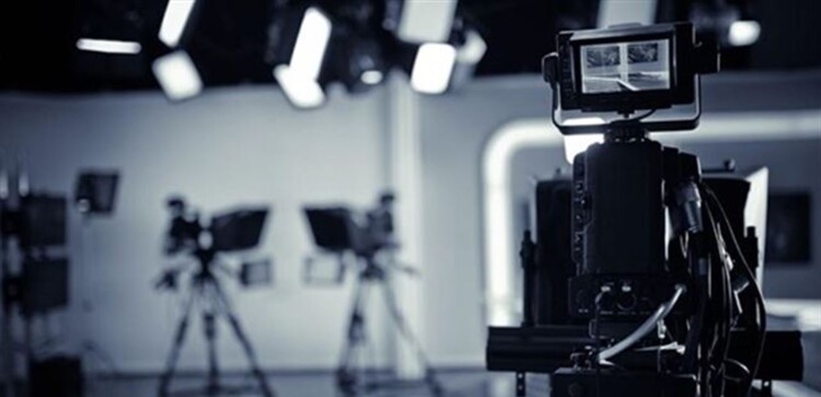 بوستر يفجّر الخلاف بين ممثلتين في كواليس عمل درامي… والمنتج يحسم الجدل!