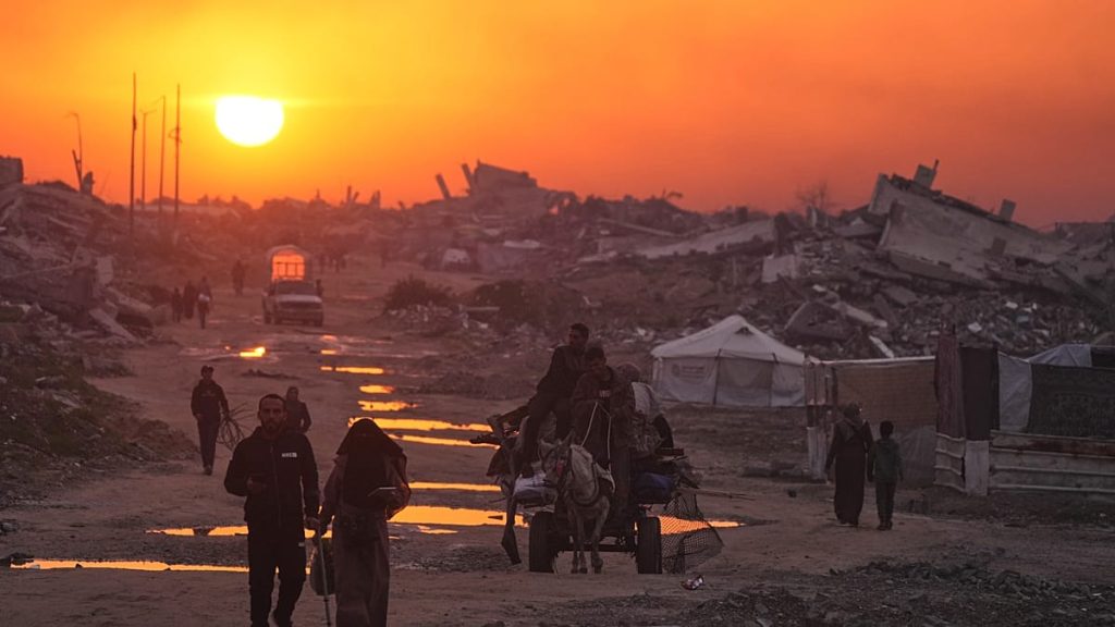 مباشر – غارات إسرائيلية مستمرة على قطاع غزة.. واقتحامات متواصلة في الضفة الغربية