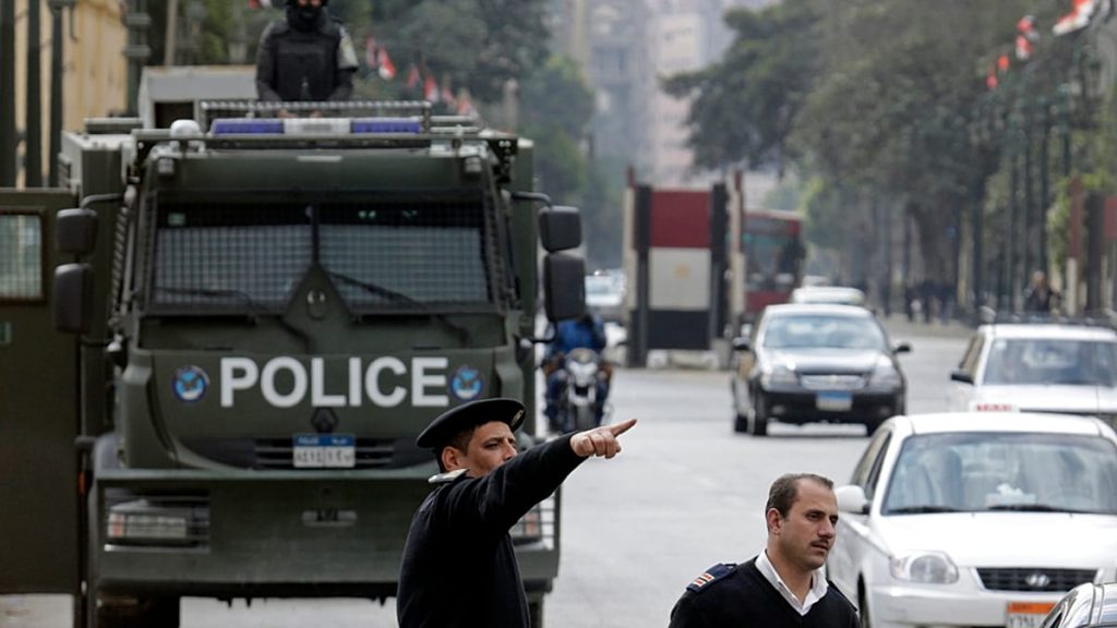 مصر: سيدة تقتل زوجها باستخدام المقص بسبب خلافات أسرية