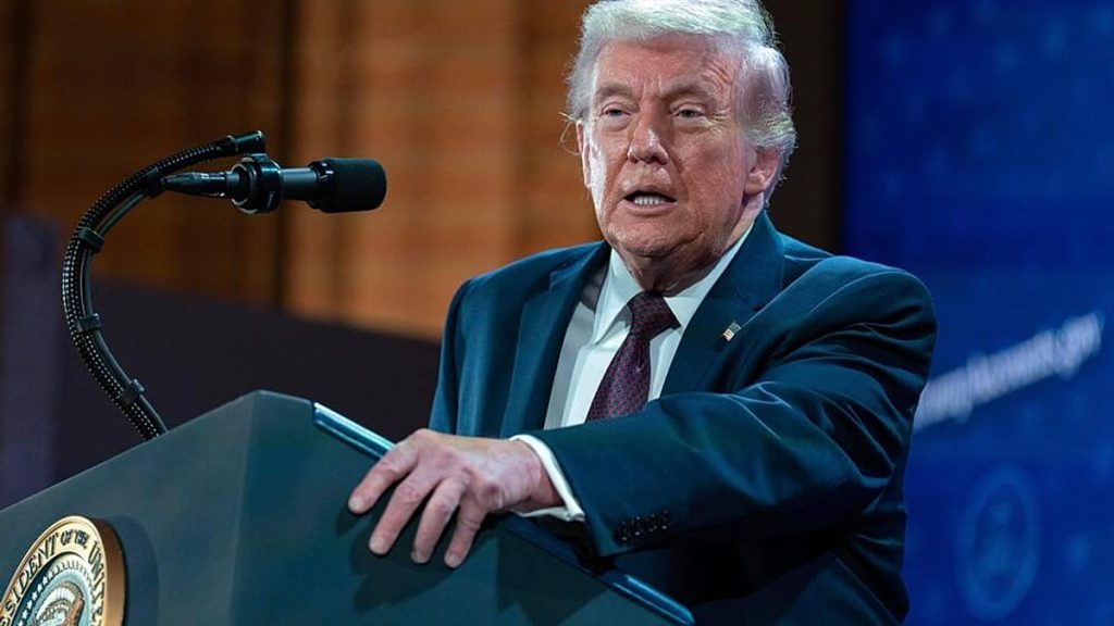 ترامب يلوّح بالقوة ويترك باب التفاوض مفتوحًا.. وطهران: أي هجوم لن ينتهي خلال ساعات